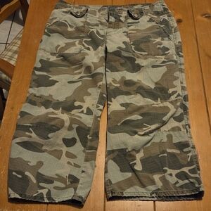 So Wear It Declare It Camouflage Women Shorts Bermudas Size 5